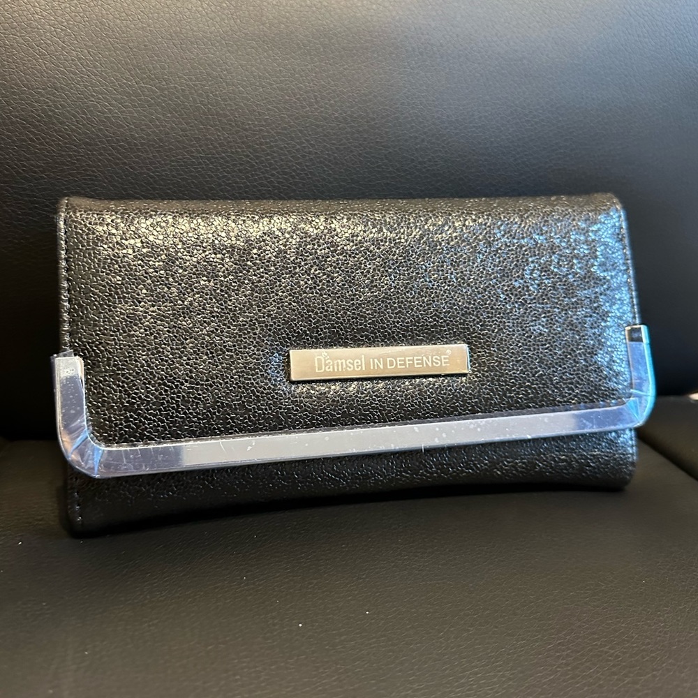 Damsel in defense Daphne RFID wallet